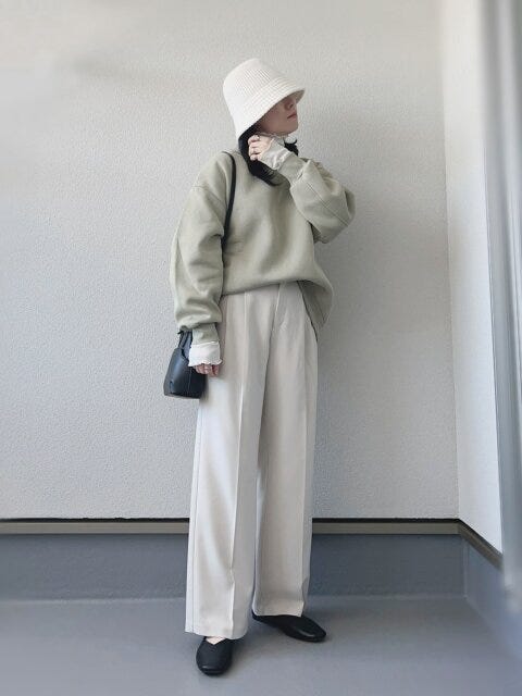 スウェットのきれいめカジュアルコーデ