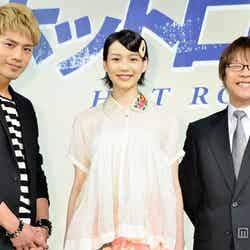 映画「ホットロード」製作報告会見に出席した（左から）登坂広臣、能年玲奈、三木孝浩監督 