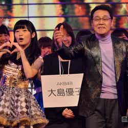 「第64回NHK紅白歌合戦」のリハーサルに登場した指原莉乃と五木ひろし
