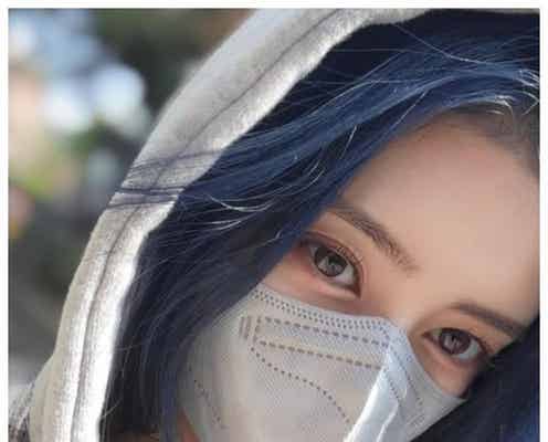 NiziUリマ、青髪姿の自撮りショット公開「イケメン」「目力すごい」と絶賛の声