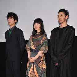 （左から）坂口健太郎、黒木華、オダギリジョー（C）モデルプレス