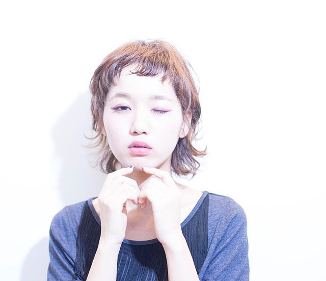 丸顔さんに似合うウルフカット特集 トレンドのヘアスタイルで小顔見え モデルプレス 丸顔さんに似合うウルフカット特集 トレンドのヘアスタイルで小顔見え モデルプレス