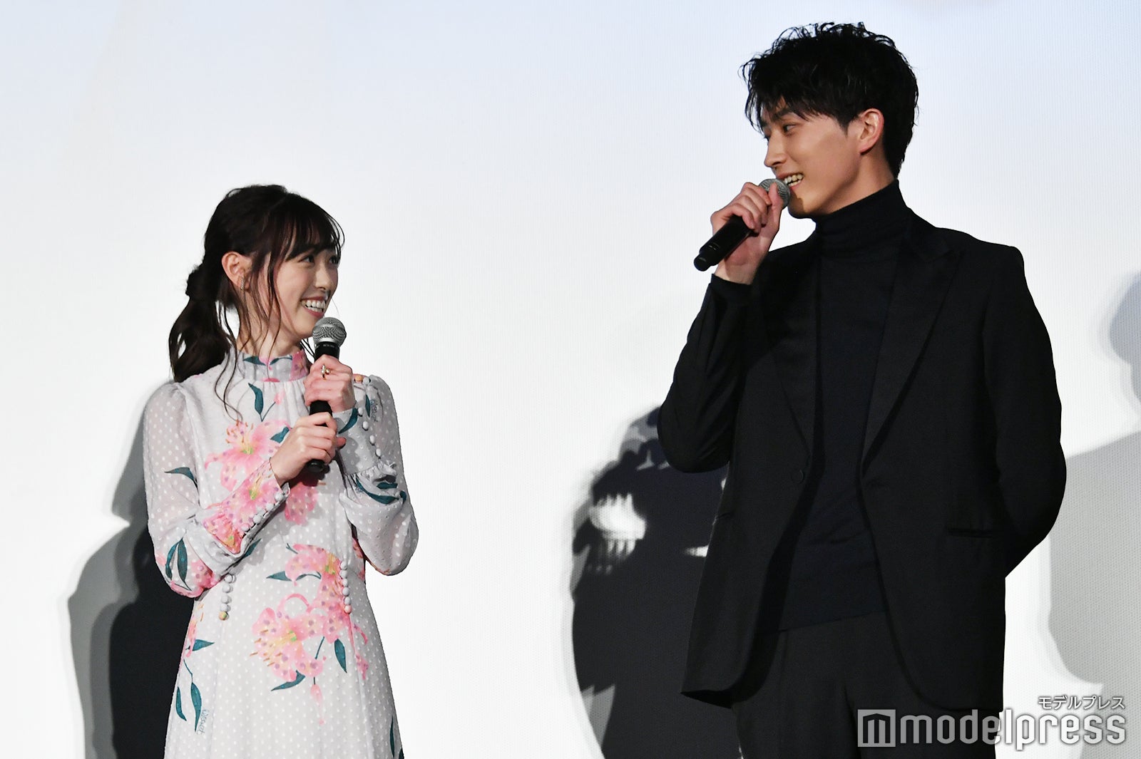 福原遥、杉野遥亮 （C）モデルプレス