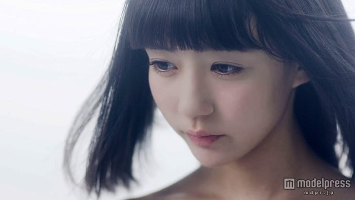 荻野可鈴/「証明ティンエイジャー」ミュージックビデオより