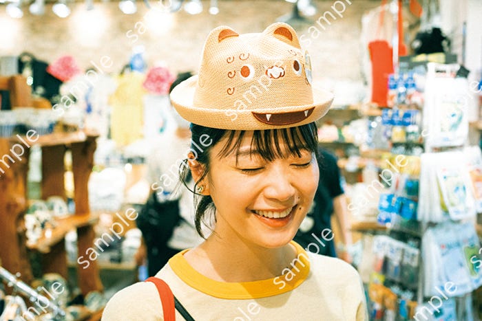 深川麻衣写真集「Free Mind」通常特典ポストカード/撮影:川島小鳥(画像提供:幻冬舎)