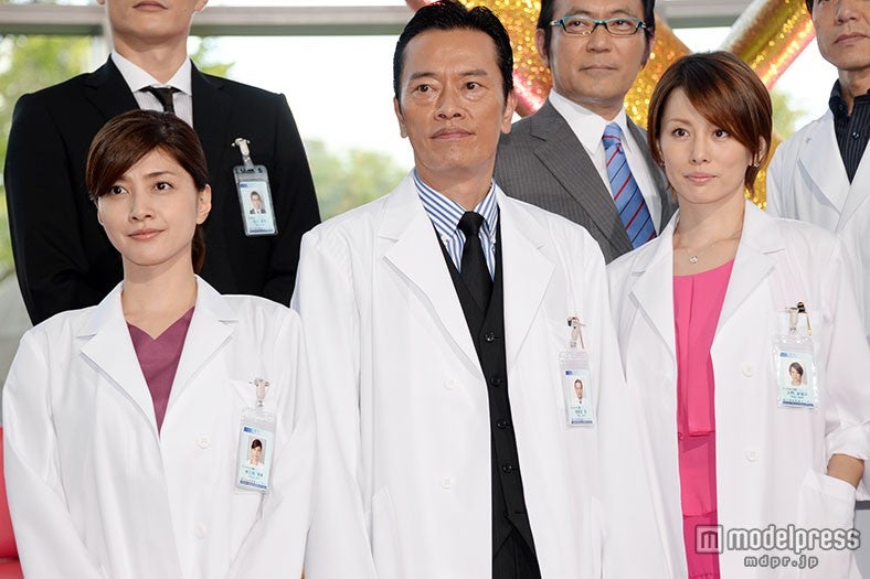 （左から）内田有紀、遠藤憲一、米倉涼子