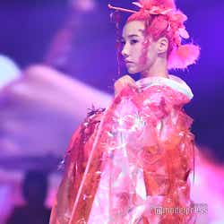 モデルプレス - 仲里依紗、ピンク髪で“ド派手花魁”迫力ステージ「神コレ」トリ飾る<神コレ2019S/S>