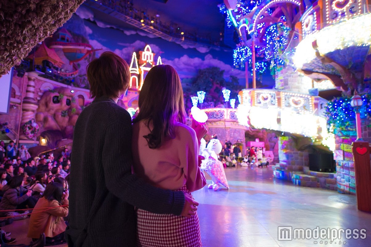 ハローキティとディアダニエルがエンジェル衣装で登場／モデル：かえで、笹森裕貴（C）モデルプレス