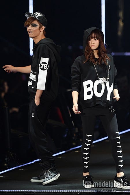 鈴木勤(左)、宮城舞