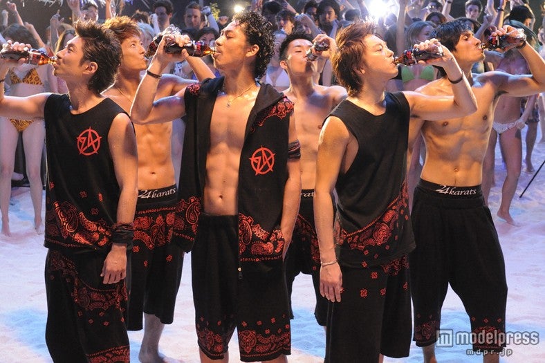 EXILE、鍛え抜かれた肉体美披露　ビーチパーティで男の戦い