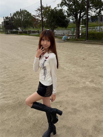16歳JKモデル・こいろん、ショーパン×ニーハイ姿で美スタイル披露「超絶可愛い」