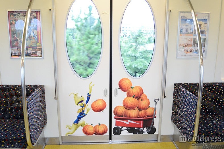 「スティッチ・エンカウンター・ライナー」車内ラッピング