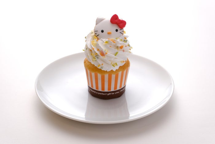 サンリオキャラクターカップケーキ（全5種）／ハローキティ各300円 （提供画像）