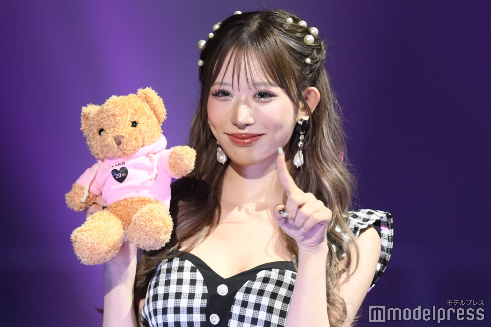 伊藤桃々、ミニワンピから美脚スラリ キュートな決め顔披露【沖縄コレクション2024】