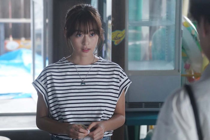 森七菜「真夏のシンデレラ」第4話より(C)フジテレビ