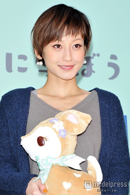 西山茉希、4人での家族写真に反響「スタート地点」で意気込み新たに