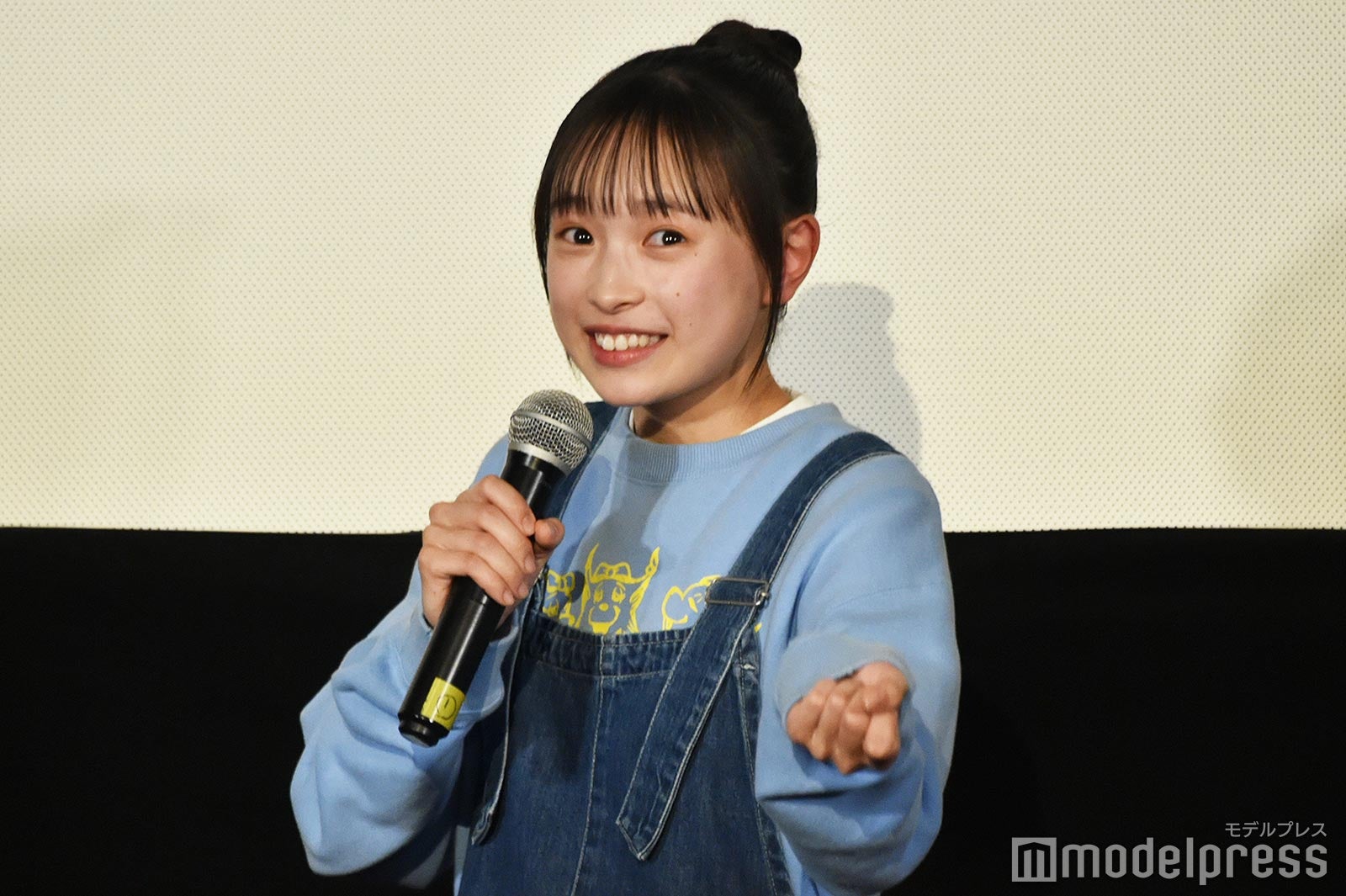 “ひき肉ポーズ”をカメラ目線でやってくれた大和奈央（C）モデルプレス