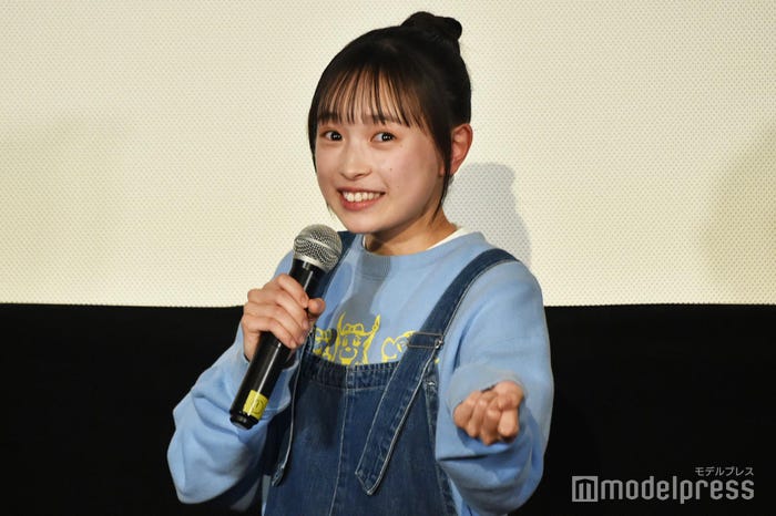 “ひき肉ポーズ”をカメラ目線でやってくれた大和奈央(C)モデルプレス