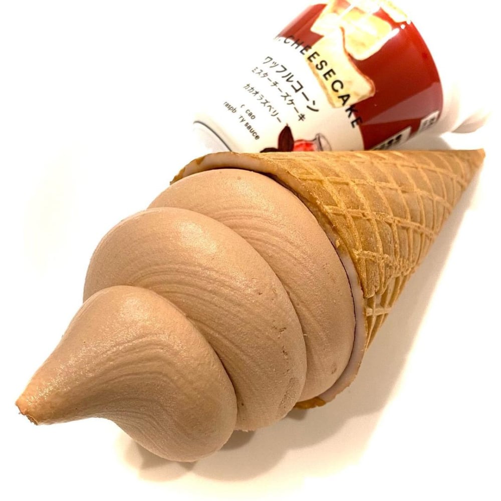 ワッフルコーンミスターチーズケーキカカオラズベリー