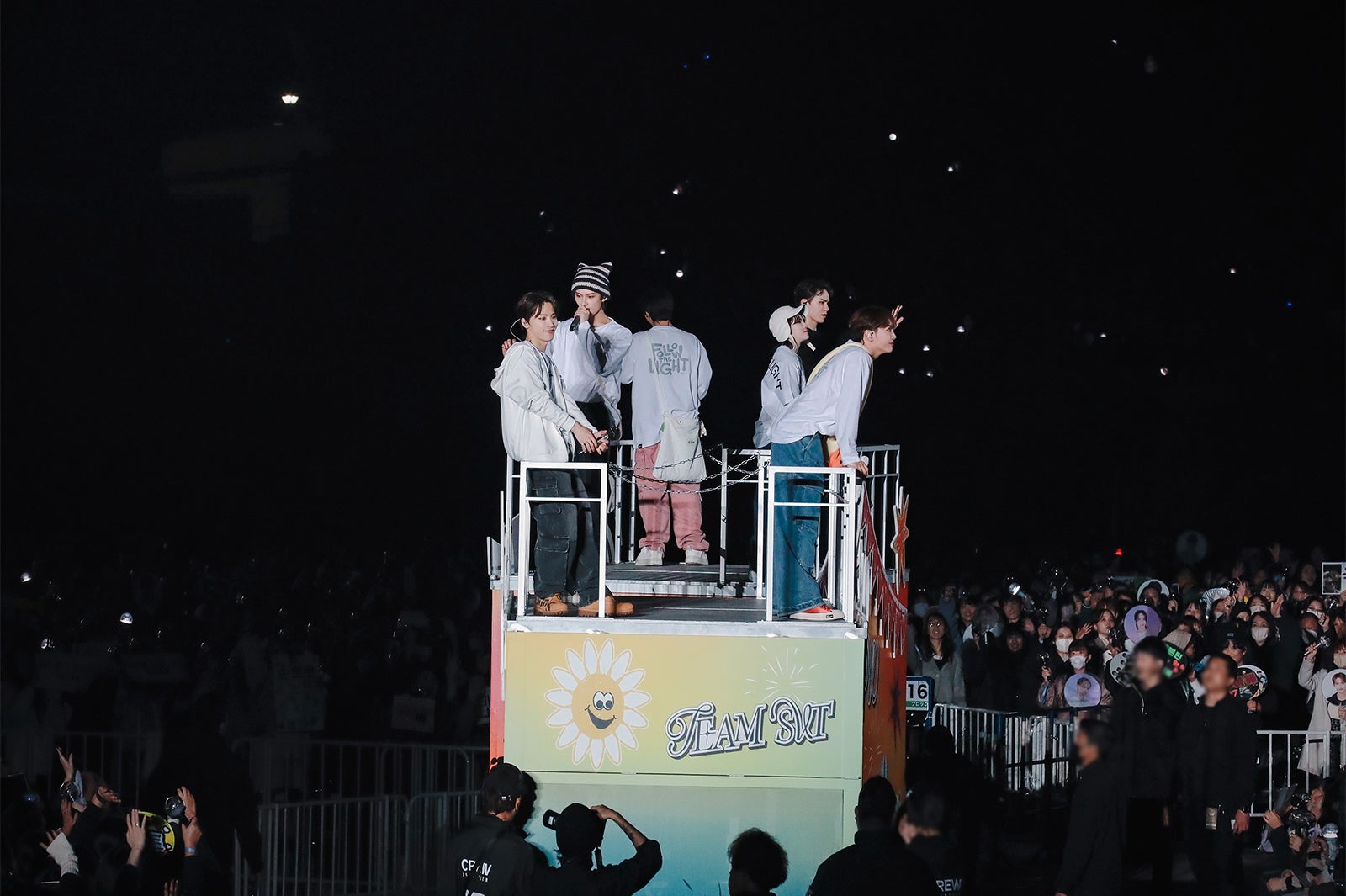 「SEVENTEEN TOUR 'FOLLOW' TO JAPAN」ベルーナドーム公演（P）＆（C）PLEDIS Entertainment