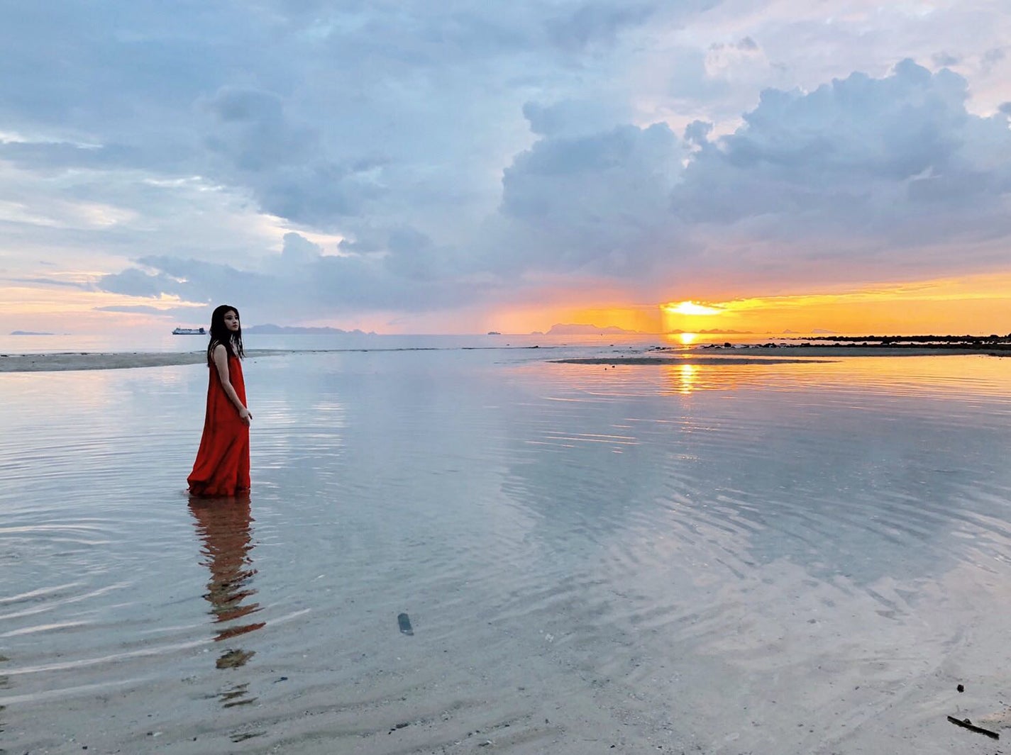 今田美桜写真集公式ツイッター（@mio2nd0121）より