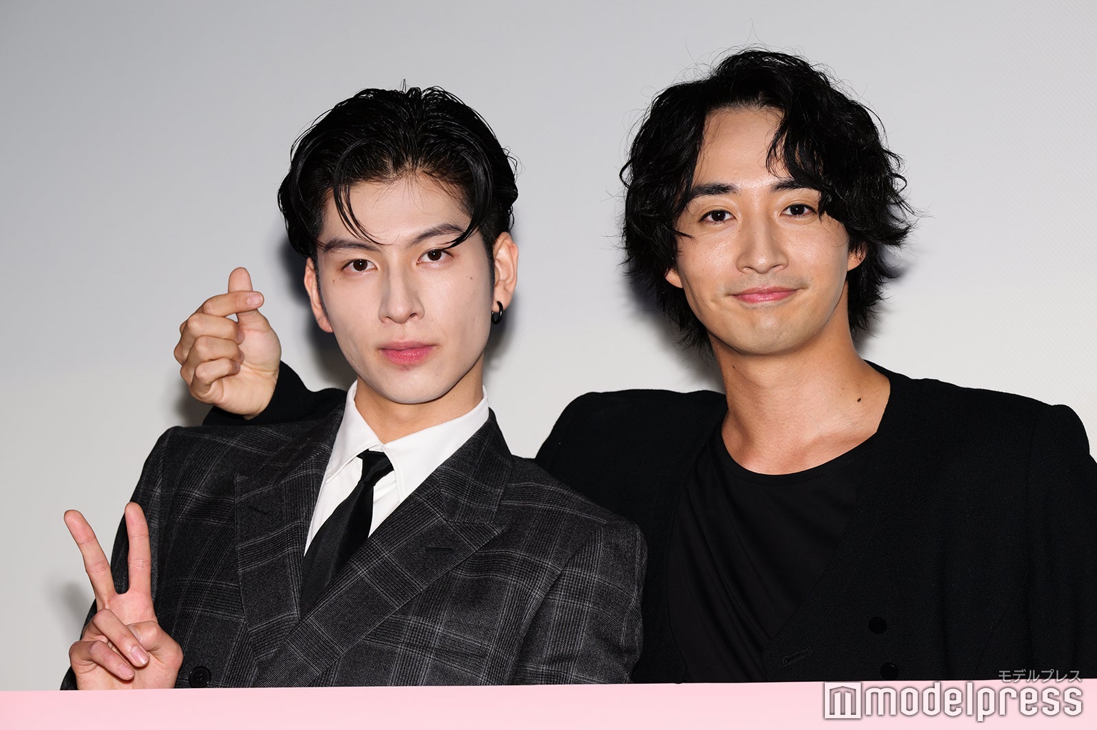 THE RAMPAGE長谷川慎＆古屋呂敏、キスシーン視聴に照れ 久々再会