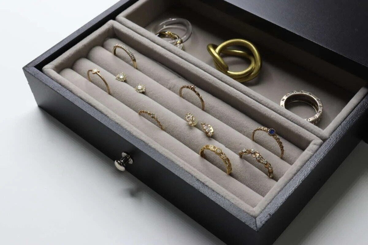 ダイソー アクセサリーBOX(スタッキング用) 使用例 ダイソー アクセサリーBOX(スタッキング用) 使用例