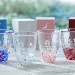 (左から)「津軽びいどろAOMORI266ml」、「津軽びいどろTSUGARU266ml」、「津軽びいどろHIROSAKI266ml」、「津軽びいどろGOSHOGAWARA266ml」¥2,800+税/画像提供:スターバックスコー ヒージャパン