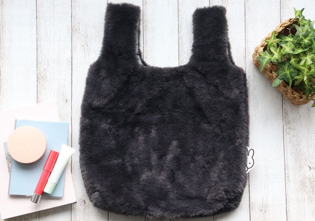 ひょっこりのぞくミッフィーがかわいい