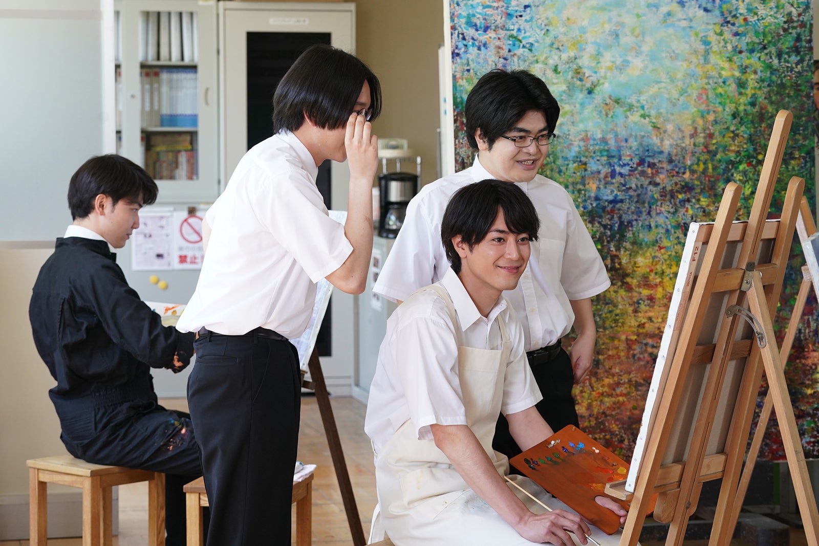 （中央下）間宮祥太朗（右）加藤諒／「ナンバMG5」第3話より（C）フジテレビ