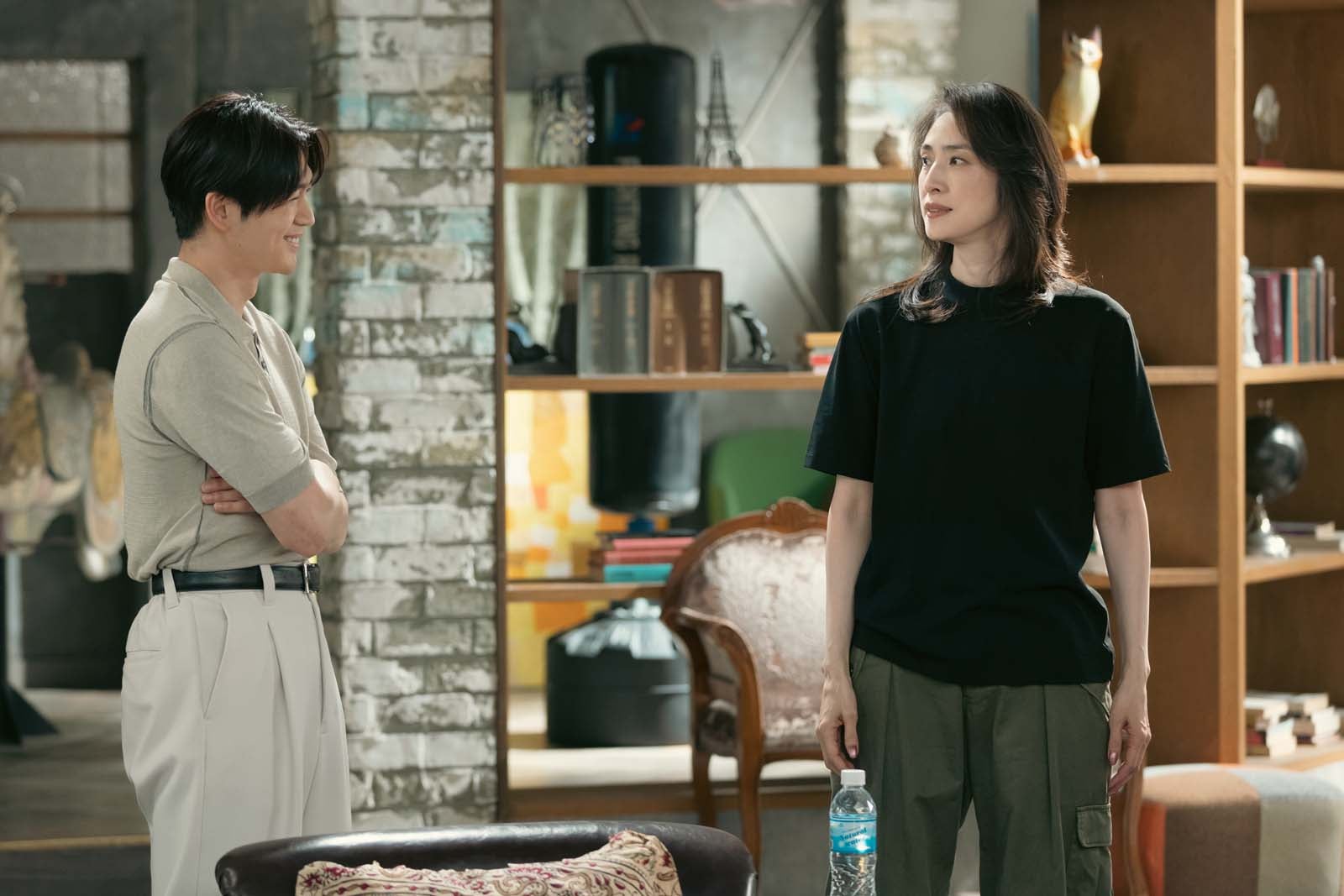 松下洸平、天海祐希「合理的にあり得ない～探偵・上水流涼子の解明～」最終話より（C）カンテレ