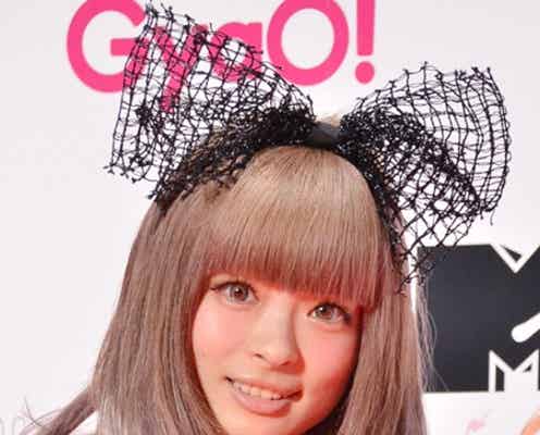 <速報>きゃりー、全身黒でシックに登場 「MTV VMAJ」レッドカーペット