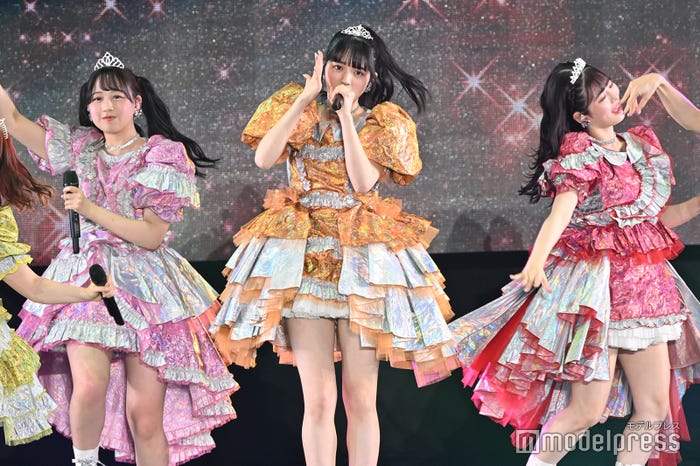 松本かれん、鎮西寿々歌、月足天音(C)モデルプレス