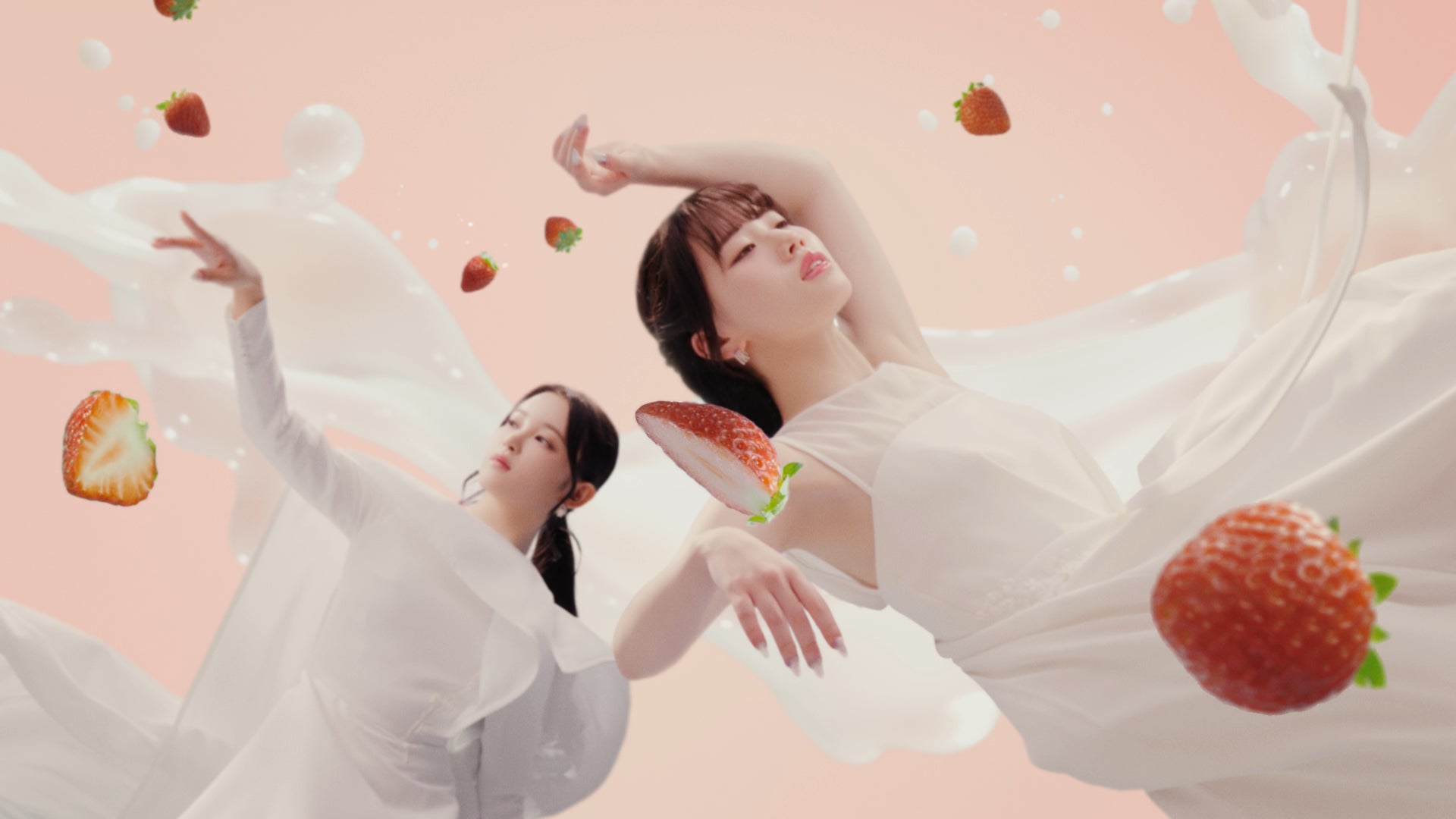 ME:I／新CM「特濃ワンダーランド 濃香いちご」篇より（提供写真）