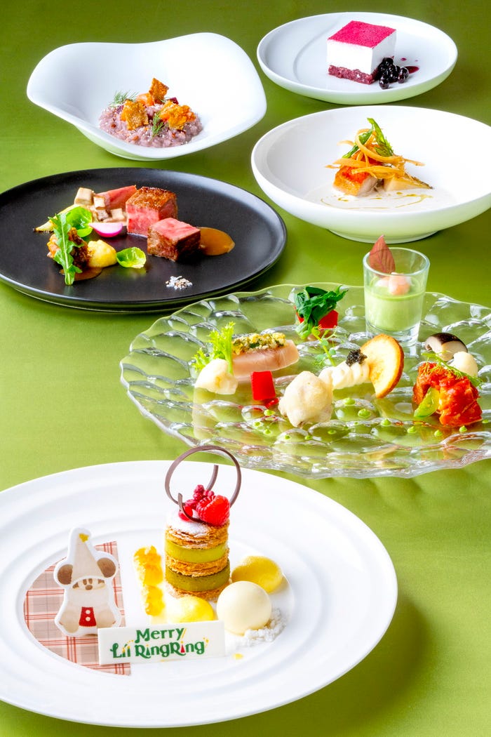 東京ディズニーシー・ホテルミラコスタ「ベッラヴィスタ・ラウンジ」“ディズニー・クリスマス”スペシャルディナースカーレットクリスマス17,500円(11月8日~12月25日)(C)Disney