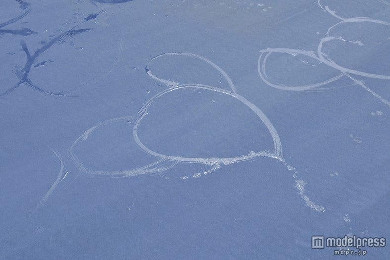 たくさんの“ハピネス・バルーン”が描かれた／「カストーディアル・キッズ！」（C）Disney