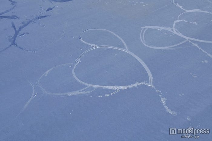 たくさんの“ハピネス・バルーン”が描かれた/「カストーディアル・キッズ!」(C)Disney