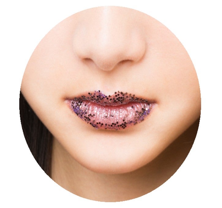 大粒のパープルと細かいピンクのグリッターをミックス（提供画像）