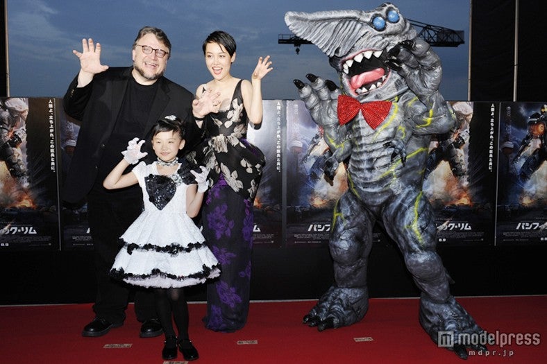 菊地凛子、胸元ざっくりドレスで登場　8年越しの夢叶い「光栄です」