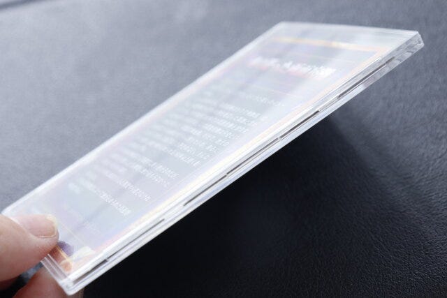 セリアのスリムなトレカ用薄型カードケース