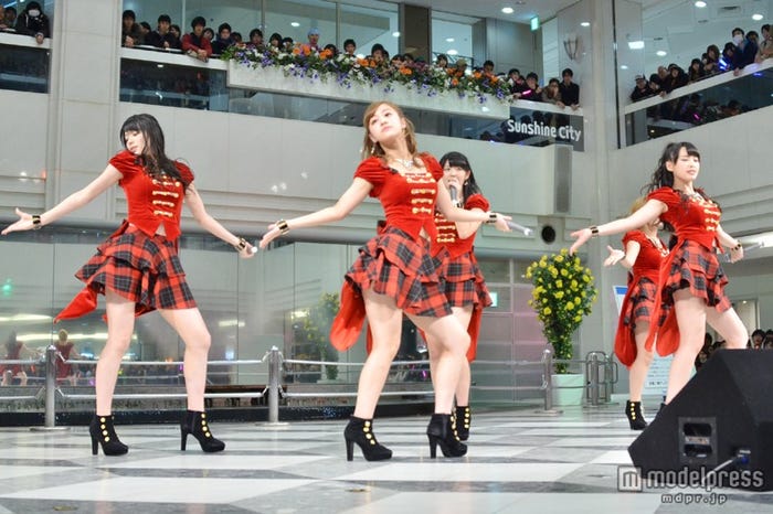 「ひとり占めしたかっただけなのに」を披露する℃-ute