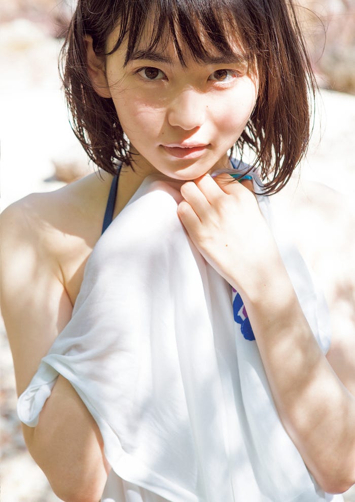 山田杏奈ファースト写真集「PLANET NINE」(東京ニュース通信社刊)より/提供画像
