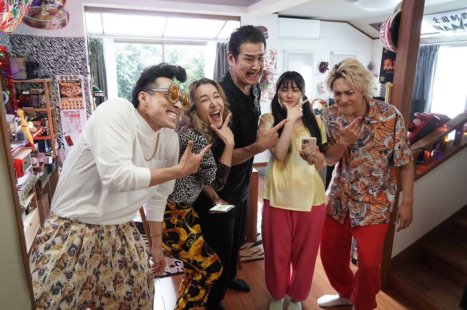 （左から）満島真之介、鈴木紗理奈、宇梶剛士、原菜乃華、間宮祥太朗／「ナンバMG5」特別編より（C）フジテレビ