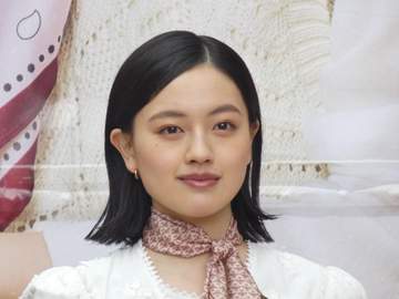 上坂樹里 フリップトークで超達筆な字を披露 最近のときめきは「肉厚のシイタケ」本田響矢は「亀」
