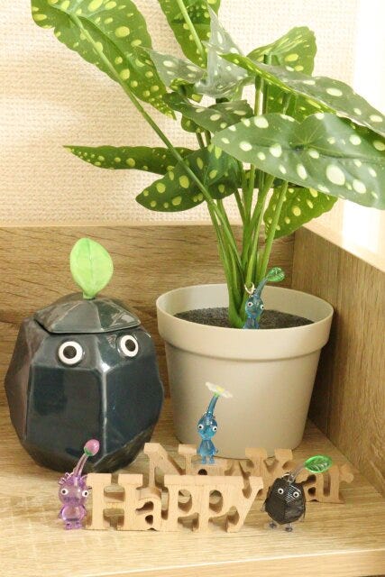 セリア ウッドオブジェレター セリアのウッドオブジェレターとフィギュアを組み合わせたディスプレイ