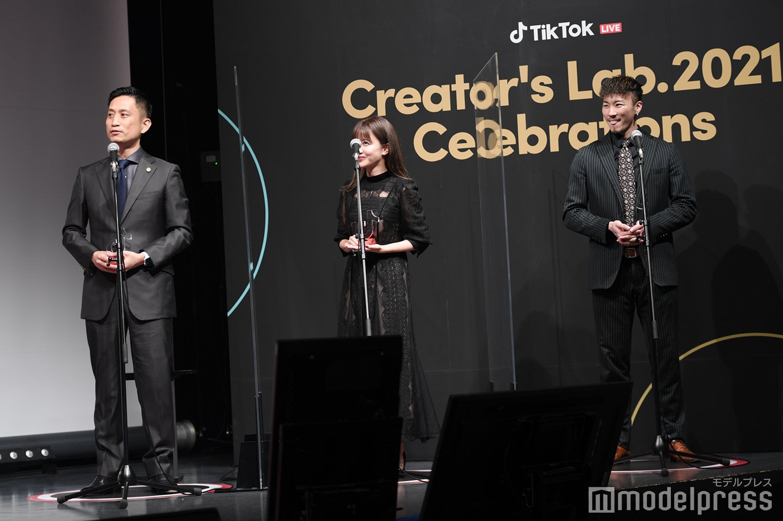 岡野タケシ弁護士、やみちゃん、イヌイサン（C）モデルプレス