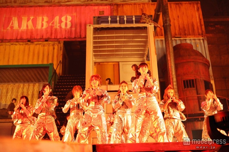 「AKB48 2013真夏のドームツアー～まだまだ、やらなきゃいけないことがある～」福岡公演1日目より（C）AKS