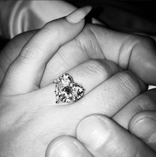 大きな婚約指輪/Lady Gaga Instagramより