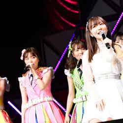指原莉乃とHKT48メンバー「第8回 AKB48紅白対抗歌合戦」（C）AKS