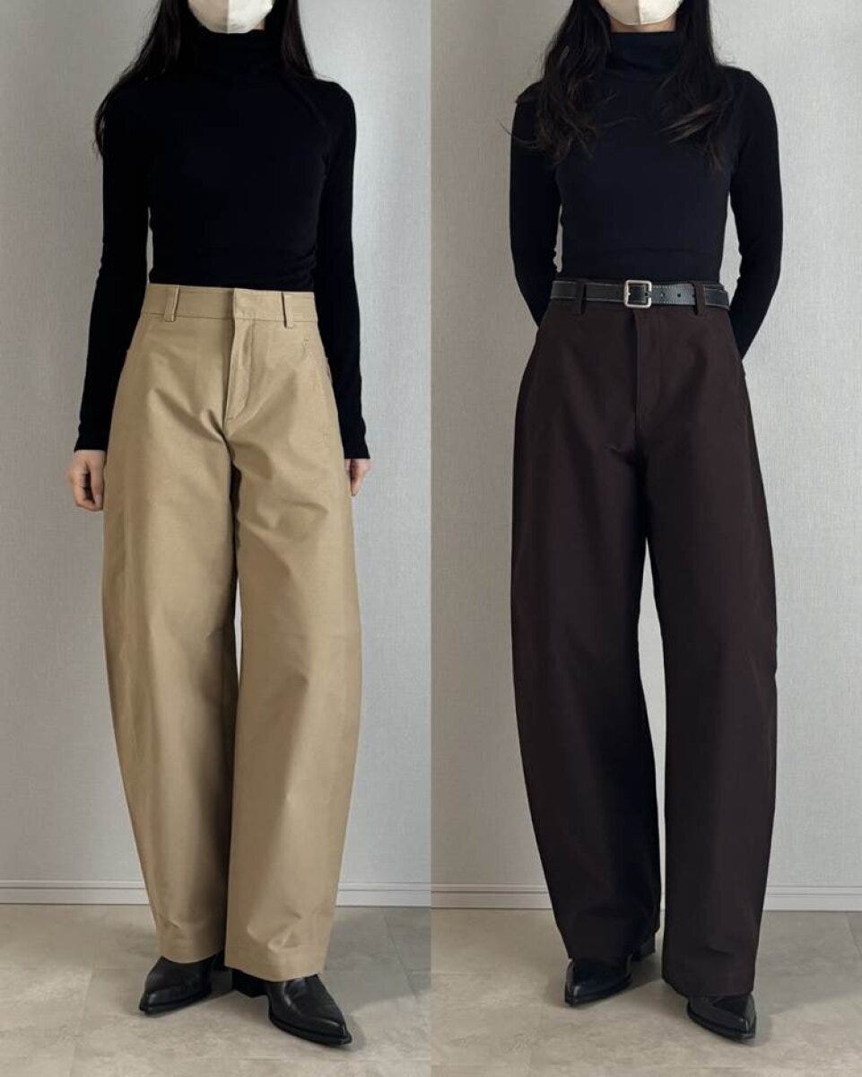 ユニクロジャージーバレルレッグパンツと黒ハイネックコーデ比較